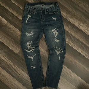 Judy Blue major distressed skinny Jean size 9 mid rise